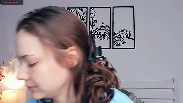 Snapshot of MalvinaTrafford chatting on 02-18-26, 09:00 MalvinaTrafford online show from 02-18-26, 09:00