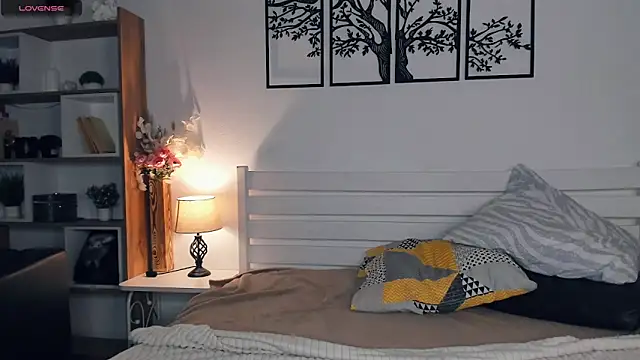 Snapshot of MalvinaTrafford chatting on 02-16-26, 09:45 MalvinaTrafford online show from 02-16-26, 09:45