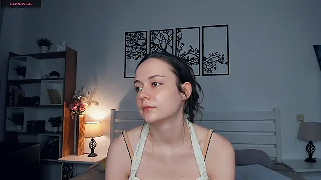 Snapshot of MalvinaTrafford chatting on 02-20-26, 08:11 MalvinaTrafford online show from 02-20-26, 08:11