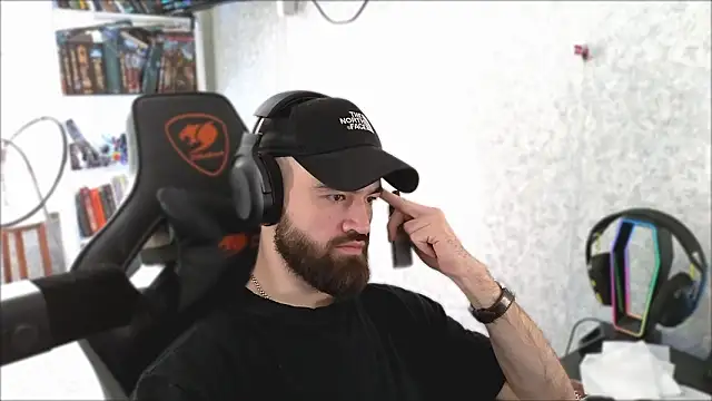 Snapshot of _Mostly_ chatting on 03-04-26, 10:01 Mostly online show from 03-04-26, 10:01