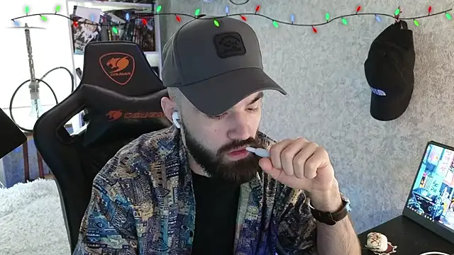 Snapshot of _Mostly_ chatting on 02-06-26, 12:34 Mostly online show from 02-06-26, 12:34