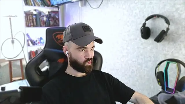 Snapshot of _Mostly_ chatting on 04-15-26, 09:48 Mostly online show from 04-15-26, 09:48