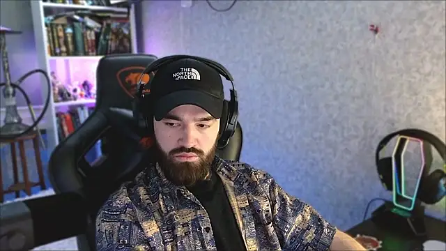 Snapshot of _Mostly_ chatting on 03-05-26, 01:35 Mostly online show from 03-05-26, 01:35