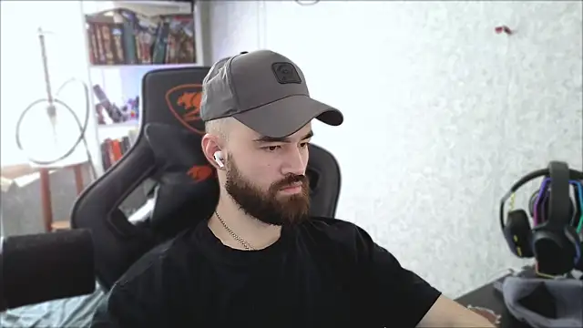 Snapshot of _Mostly_ chatting on 04-12-26, 07:33 Mostly online show from 04-12-26, 07:33