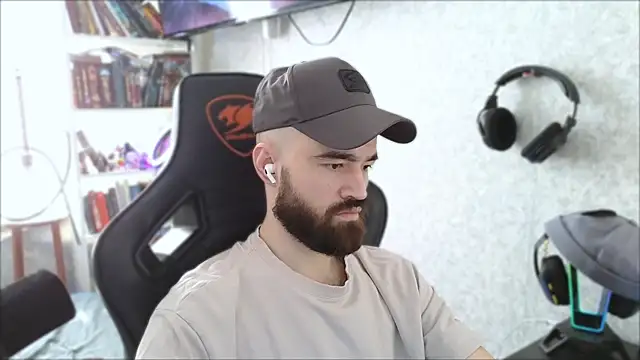 Snapshot of _Mostly_ chatting on 04-10-26, 07:59 Mostly online show from 04-10-26, 07:59