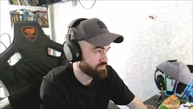 Snapshot of _Mostly_ chatting on 04-02-26, 10:55 Mostly online show from 04-02-26, 10:55