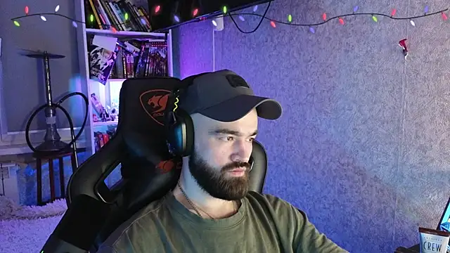 Snapshot of _Mostly_ chatting on 02-11-26, 04:29 Mostly online show from 02-11-26, 04:29