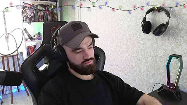 Snapshot of _Mostly_ chatting on 02-13-26, 09:31 Mostly online show from 02-13-26, 09:31