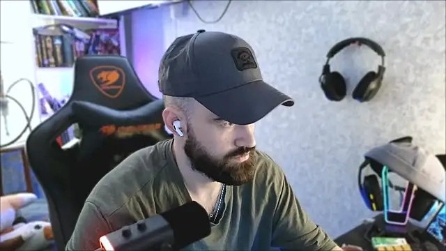 Snapshot of _Mostly_ chatting on 04-07-26, 10:50 Mostly online show from 04-07-26, 10:50