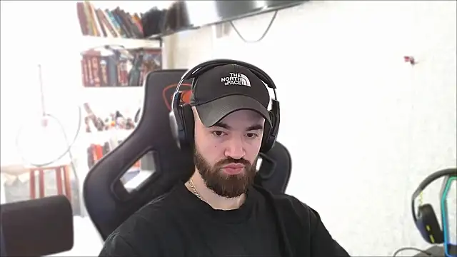 Snapshot of _Mostly_ chatting on 03-27-26, 06:22 Mostly online show from 03-27-26, 06:22