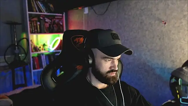 Snapshot of _Mostly_ chatting on 03-31-26, 09:39 Mostly online show from 03-31-26, 09:39