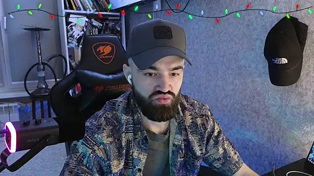 Snapshot of _Mostly_ chatting on 02-08-26, 04:15 Mostly online show from 02-08-26, 04:15