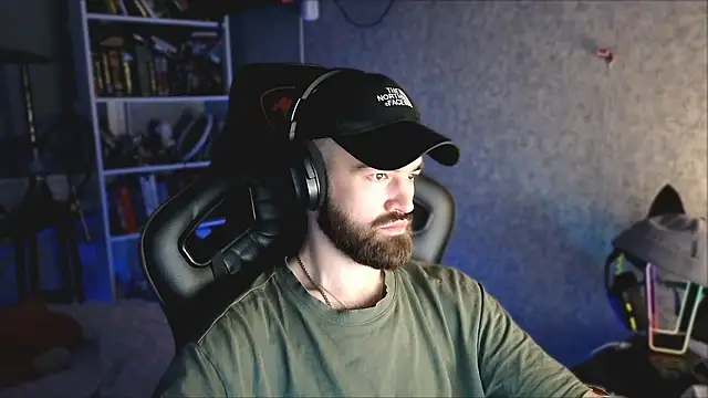 Snapshot of _Mostly_ chatting on 03-28-26, 05:58 Mostly online show from 03-28-26, 05:58