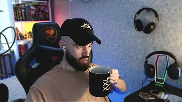 Snapshot of _Mostly_ chatting on 03-07-26, 04:41 Mostly online show from 03-07-26, 04:41