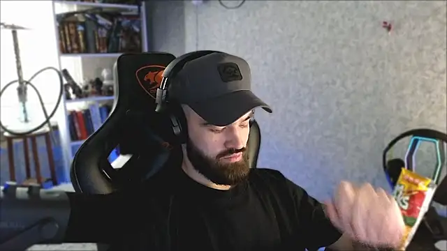 Snapshot of _Mostly_ chatting on 03-05-26, 01:40 Mostly online show from 03-05-26, 01:40