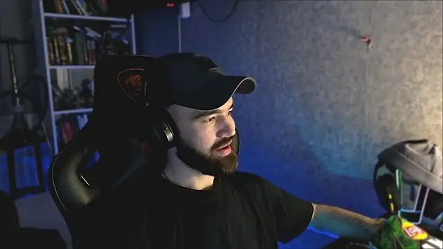 Snapshot of _Mostly_ chatting on 04-01-26, 10:50 Mostly online show from 04-01-26, 10:50