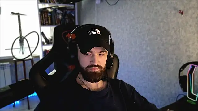 Snapshot of _Mostly_ chatting on 03-01-26, 01:11 Mostly online show from 03-01-26, 01:11