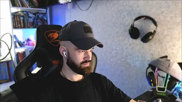 Snapshot of _Mostly_ chatting on 04-03-26, 09:27 Mostly online show from 04-03-26, 09:27