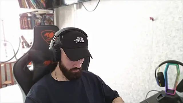 Snapshot of _Mostly_ chatting on 03-17-26, 07:33 Mostly online show from 03-17-26, 07:33