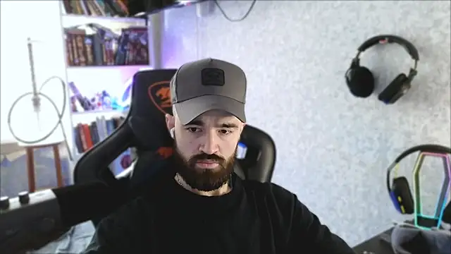 Snapshot of _Mostly_ chatting on 04-13-26, 08:18 Mostly online show from 04-13-26, 08:18