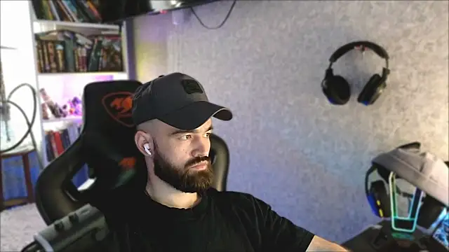 Snapshot of _Mostly_ chatting on 04-04-26, 07:37 Mostly online show from 04-04-26, 07:37