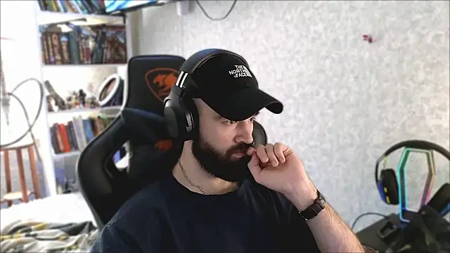 Snapshot of _Mostly_ chatting on 03-18-26, 08:06 Mostly online show from 03-18-26, 08:06