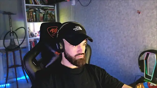 Snapshot of _Mostly_ chatting on 03-03-26, 09:55 Mostly online show from 03-03-26, 09:55