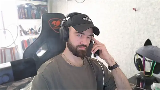 Snapshot of _Mostly_ chatting on 03-29-26, 07:54 Mostly online show from 03-29-26, 07:54