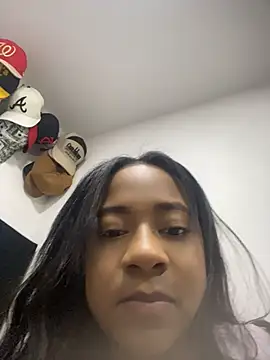 Snapshot of amara_queen_ chatting on 06-16-26, 01:49 amara queen online show from 06-16-26, 01:49