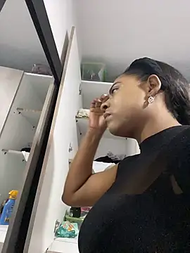 Snapshot of amara_queen_ chatting on 07-14-26, 11:27 amara queen online show from 07-14-26, 11:27
