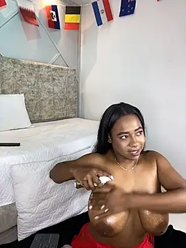 Snapshot of amara_queen_ chatting on 06-24-26, 12:37 amara queen online show from 06-24-26, 12:37