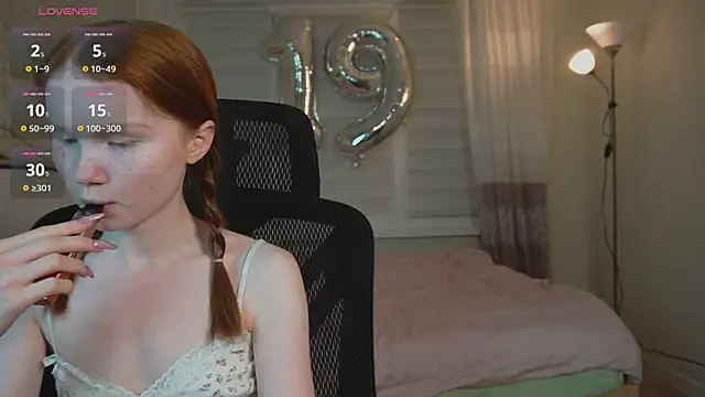 Snapshot of Nellie_baby chatting on 06-27-26, 06:03 Nellie baby online show from 06-27-26, 06:03