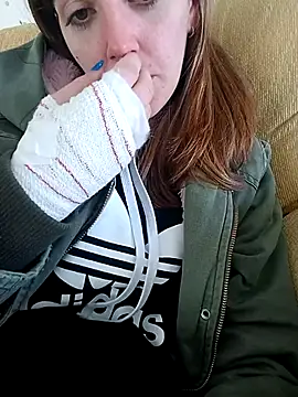 Snapshot of laparejaideal08 chatting on 02-19-26, 12:35 laparejaideal08 online show from 02-19-26, 12:35