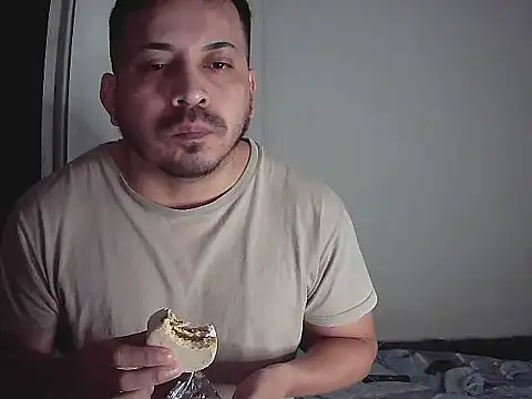 Snapshot of JonatanBail chatting on 02-06-26, 02:29 JonatanBail online show from 02-06-26, 02:29