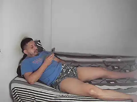 Snapshot of JonatanBail chatting on 02-08-26, 11:35 JonatanBail online show from 02-08-26, 11:35