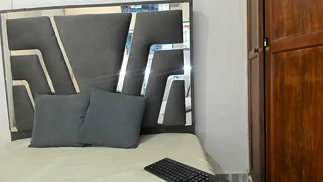 SamanthaHill  online show from 02-07-26, 07:55