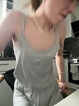 Snapshot of romyxxs chatting on 02-09-26, 12:36 romyxxs online show from 02-09-26, 12:36