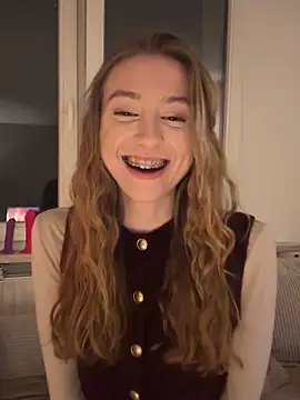 Snapshot of romyxxs chatting on 02-04-26, 10:27 romyxxs online show from 02-04-26, 10:27