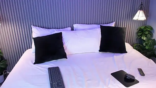 Yalezka  online show from 04-09-26, 04:14