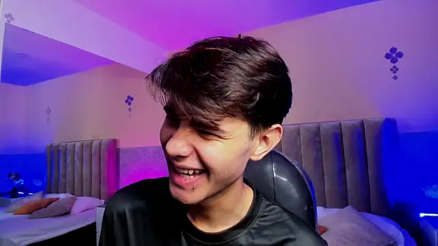 Derek Sinn online show from 04-12-26, 01:03