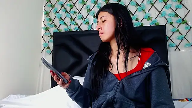 EmmaWilliamss4 online show from 02-12-26, 03:01