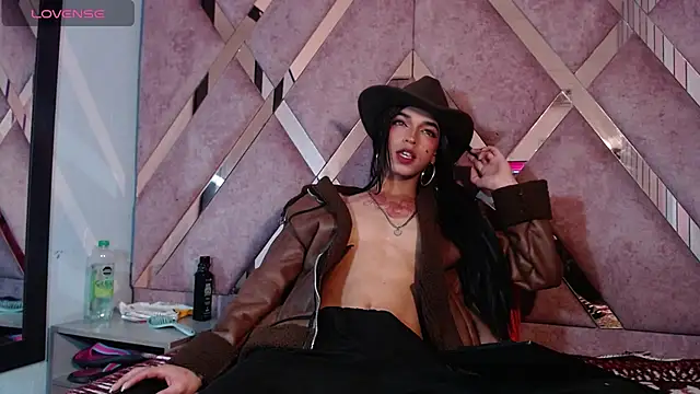 MeghanQueen   online show from 02-25-26, 05:18