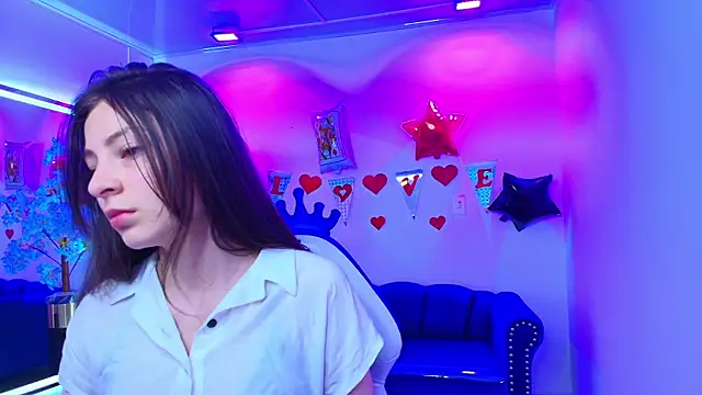 Snapshot of Madisson_pitman chatting on 02-13-26, 07:36 Madisson pitman online show from 02-13-26, 07:36