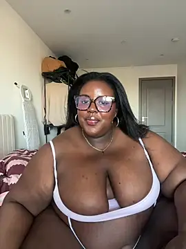Snapshot of BouncyBBW chatting on 07-14-26, 06:03 BouncyBBW online show from 07-14-26, 06:03