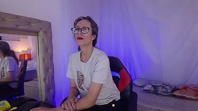 laurasofia45 online show from 04-11-26, 05:26