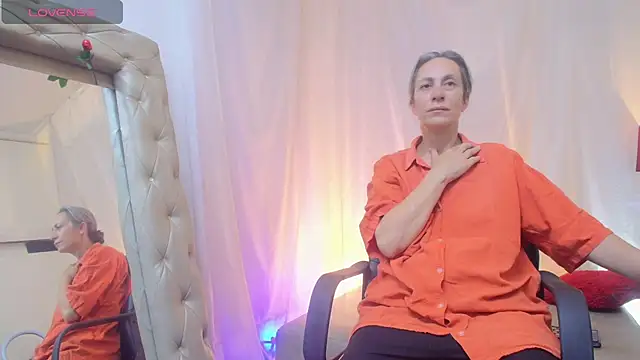 Snapshot of laurasofia45 chatting on 07-06-26, 03:13 laurasofia45 online show from 07-06-26, 03:13