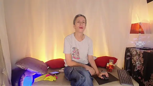 Snapshot of laurasofia45 chatting on 06-14-26, 09:32 laurasofia45 online show from 06-14-26, 09:32