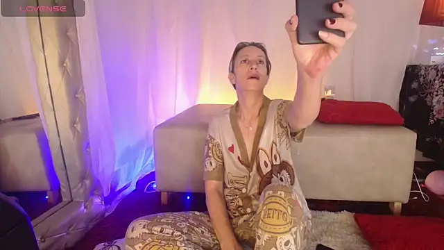 Snapshot of laurasofia45 chatting on 06-12-26, 10:46 laurasofia45 online show from 06-12-26, 10:46