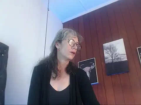 Snapshot of laurasofia45 chatting on 02-18-26, 01:29 laurasofia45 online show from 02-18-26, 01:29