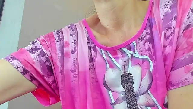 Snapshot of laurasofia45 chatting on 02-07-26, 12:35 laurasofia45 online show from 02-07-26, 12:35